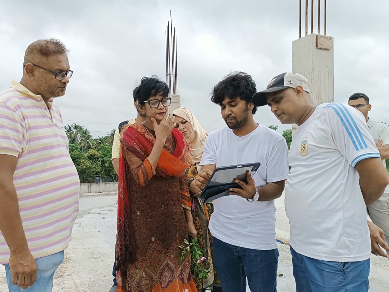 ItaLearn COO discussing project plans and monitoring construction progress with the ItaLearn City project developer.